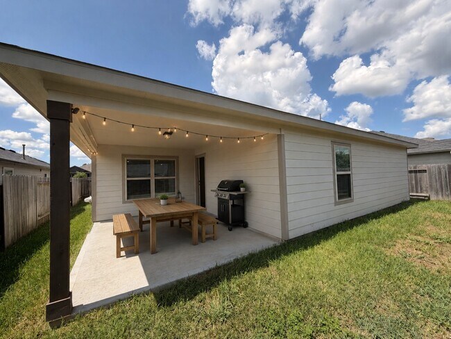 Building Photo - 2028 Cedar Tree Ct