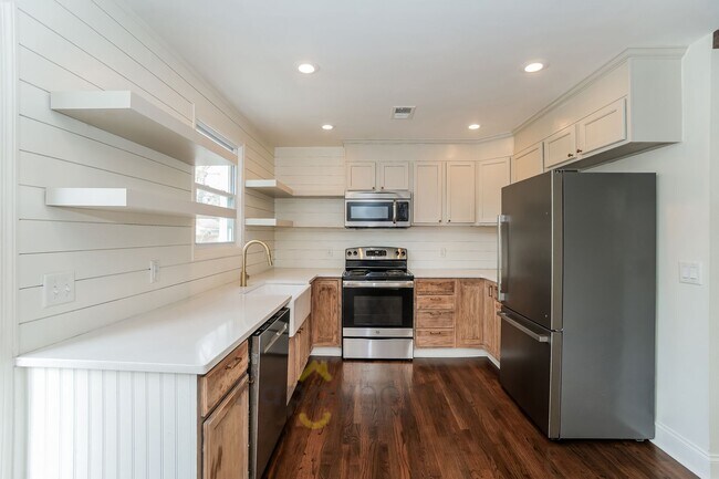 Building Photo - 3 Bedroom, 1 Bath Home in Johns Island featuring Outdoor Shower, Flex Loft Space & NO HOA