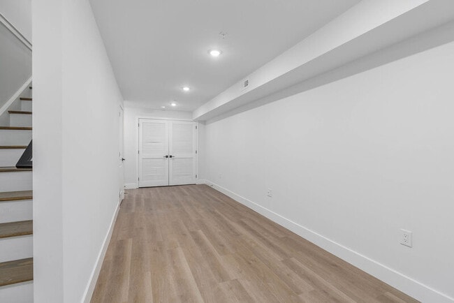 Building Photo - 2057 E Rush St