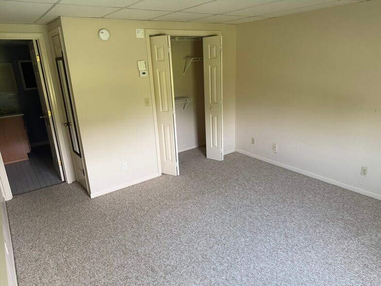 Building Photo - 243 Eastview Cir