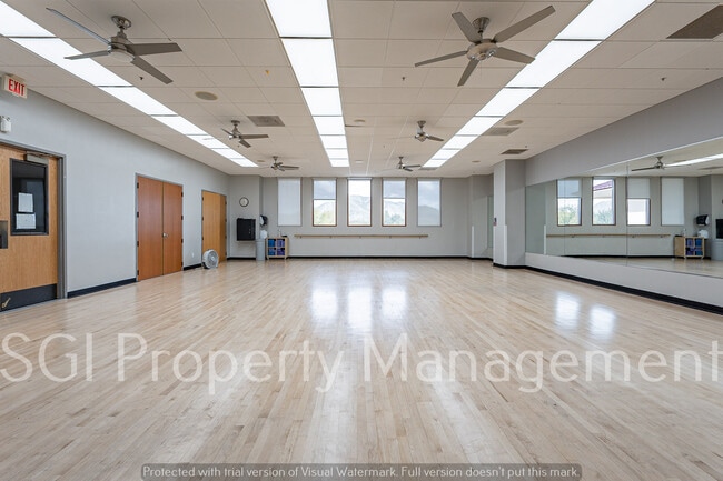 Building Photo - 39531 N White Tail Ln