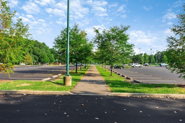 Building Photo - 532 Radcliff Dr