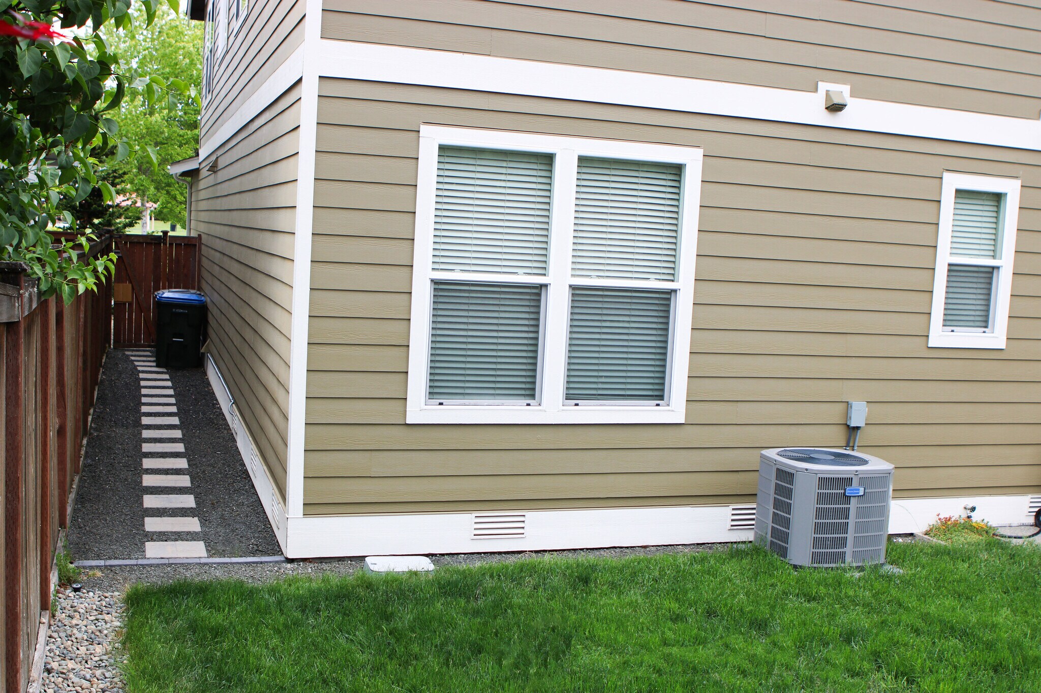 Building Photo - 7801 Rushmore Ave NE