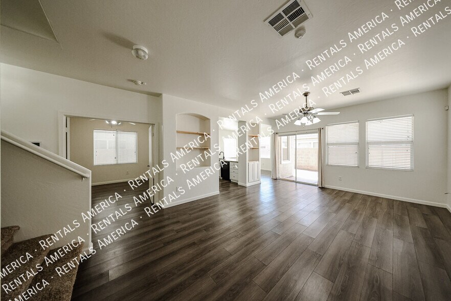 Building Photo - 8757 E Lomita Ave
