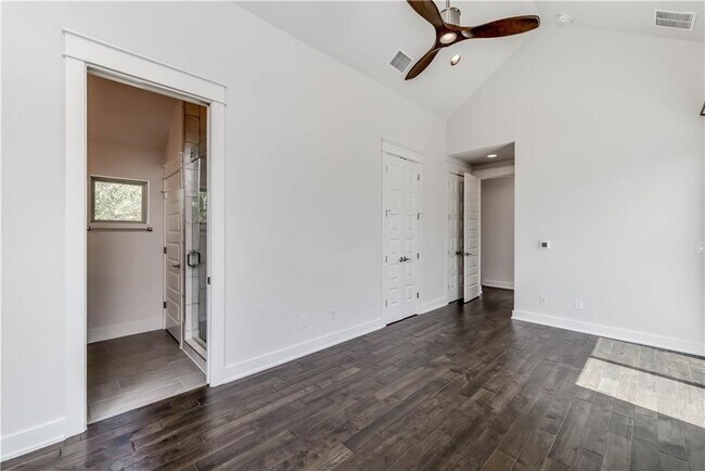 Building Photo - 8411 Bowling Green Dr