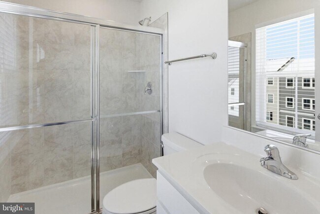 Building Photo - 406 18th Ave