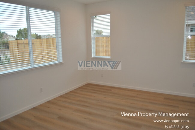 Building Photo - 525 Fox Hunt Wy