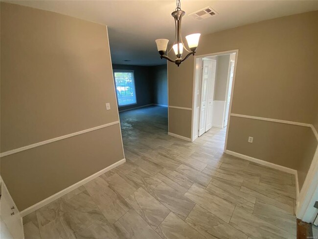 Building Photo - 3540 Farwood Dr