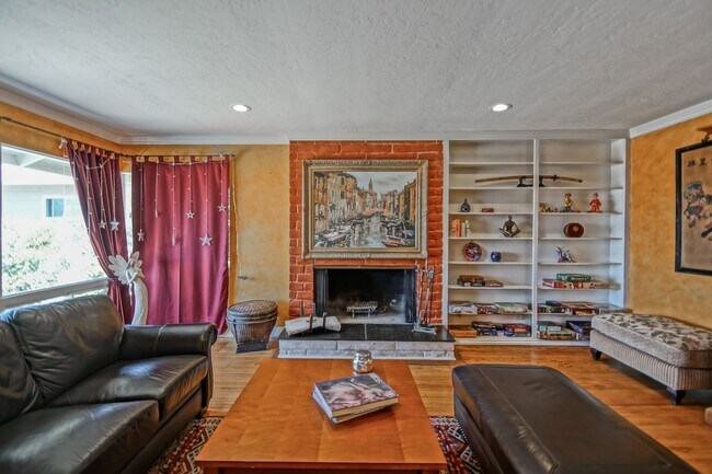 Building Photo - FULLY FURNISHED, CHARMING & AIRY, 4BR2BA MONTEMALAGA HILLTOP HOME W/ “QUEENS NECKLACE” VIEWS, 2-C...
