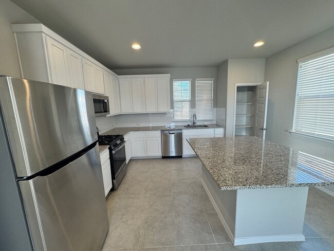 Building Photo - New & Modern Beach Like Home - 2/2.5 - Cas...