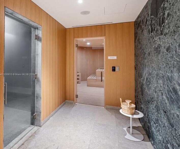 Building Photo - 300 Biscayne Boulevard Way