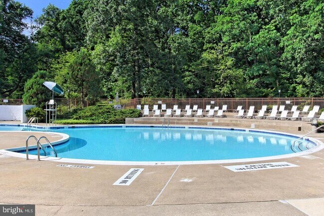 Building Photo - 3254 Valley Dr