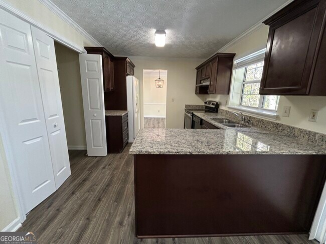 Building Photo - 4800 Streamside Dr