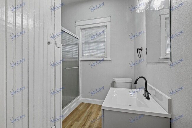 Building Photo - 419 N Grand Ave