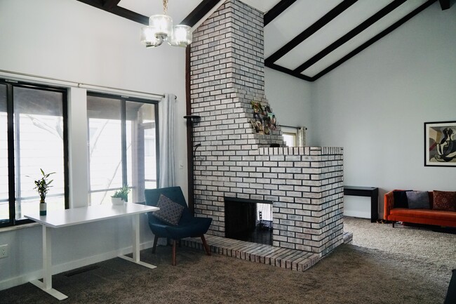 Building Photo - 1303 Kingsridge Ct