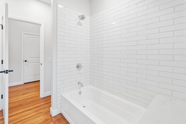 Building Photo - 163 Chestnut St