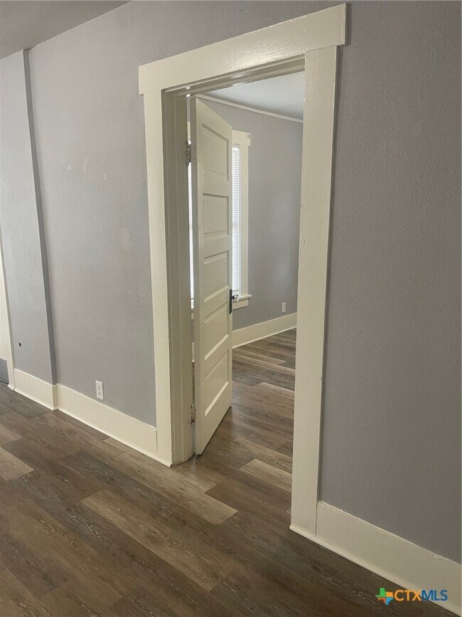 Building Photo - 205 E Kingsbury St