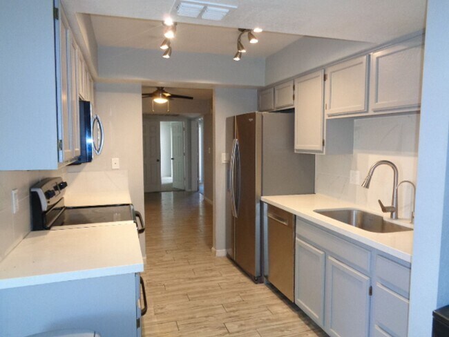 Building Photo - Spacious condo in Scottsdale-close to Scot...