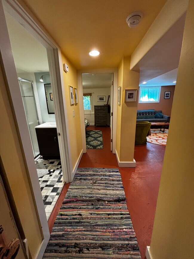Building Photo - 104 N 41st St