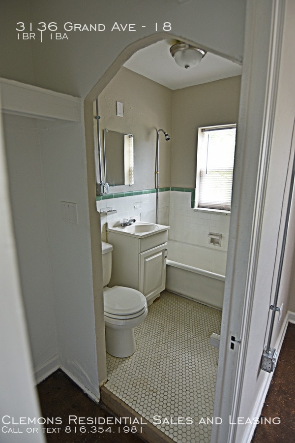 Building Photo - 3136 Grand | Special - First Month Free!