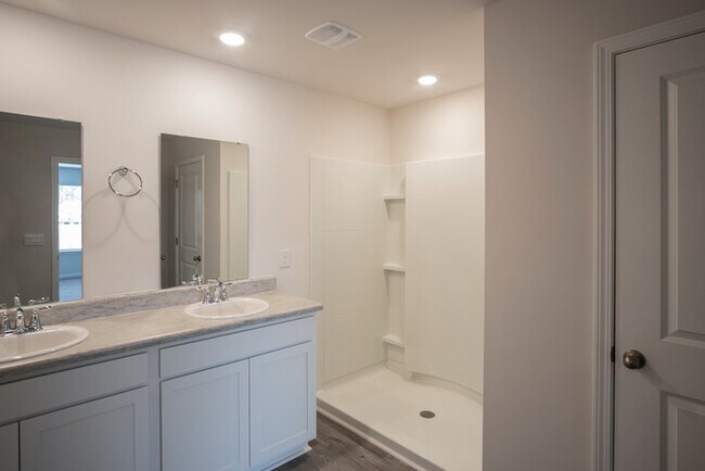 Building Photo - Inviting 5-Bedroom in Conway
