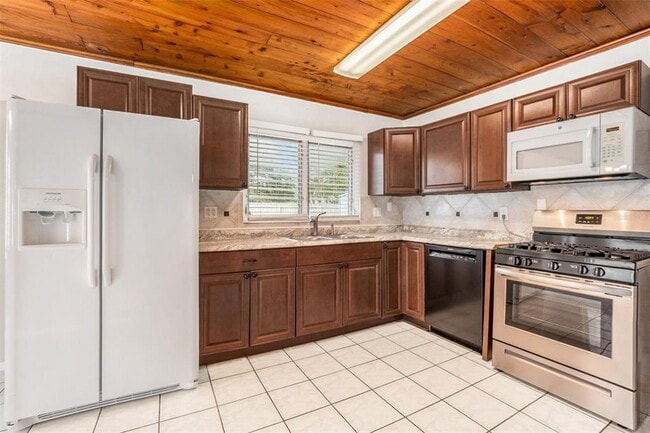 Building Photo - 5305 E Whiteway Dr