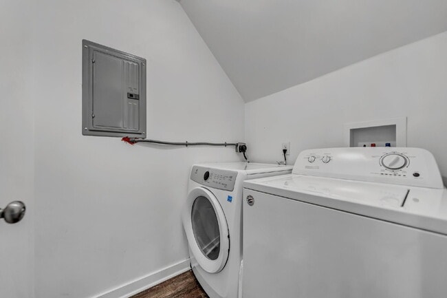 Building Photo - Furnished 1-Bedroom Upper Apartment on Main St