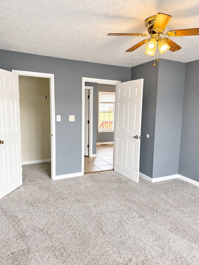 Building Photo - 726 Shetland Dr