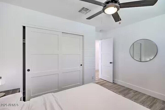 Building Photo - 310 E Papago Dr