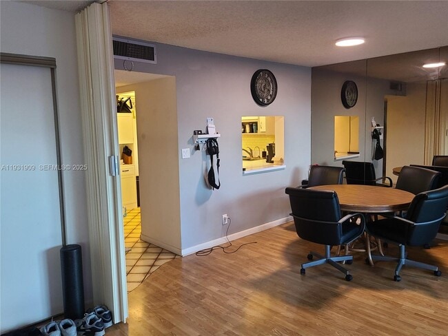 Building Photo - 2306 S Cypress Bend Dr