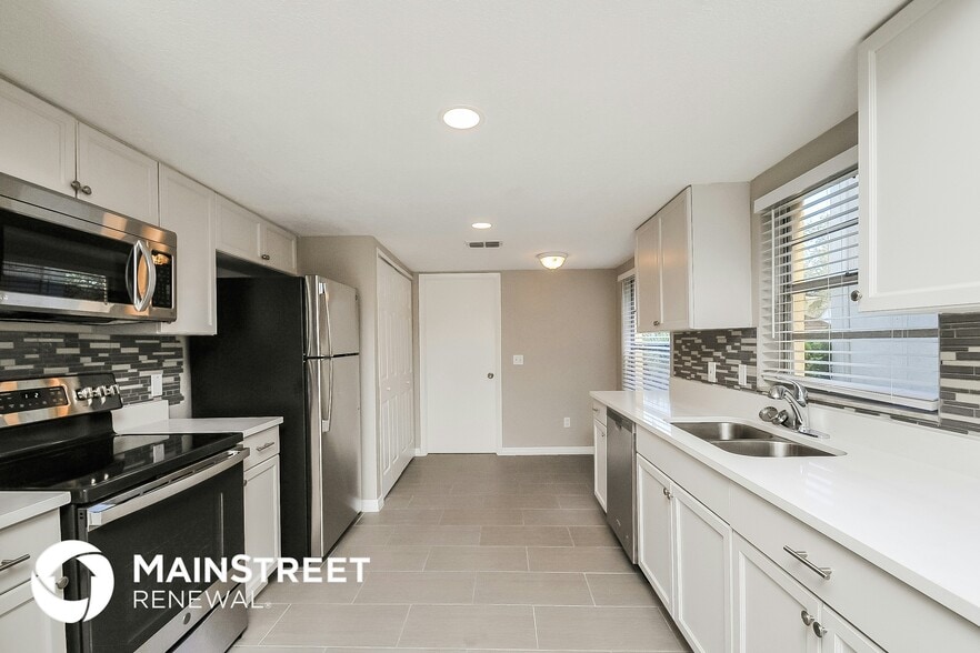 Building Photo - 1625 Crossridge Dr