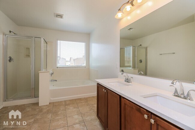 Building Photo - 4079 E Devon Dr