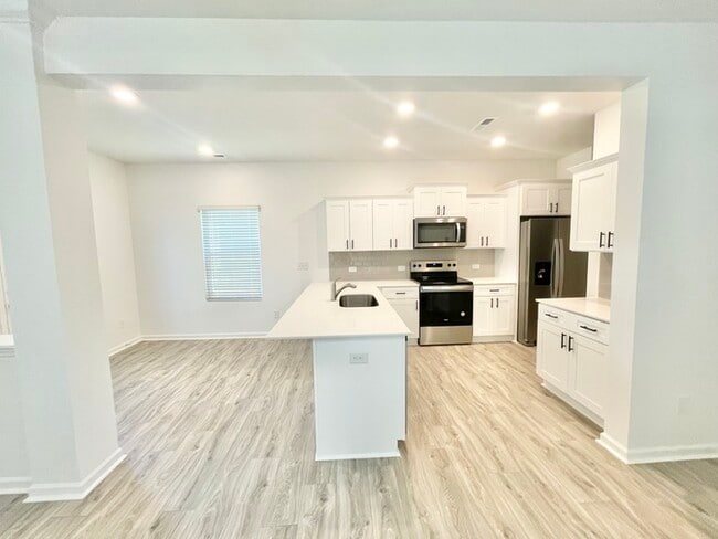 Building Photo - Paired Home minutes from I-85 off of Jack Alexander Blvd.