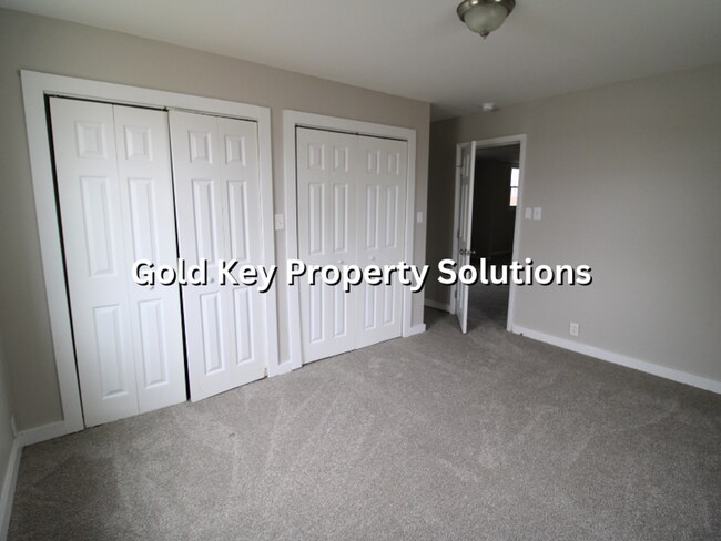 Building Photo - 3 BR 1 BA House with Back Deck and TWO Bonus Rooms! NO CATS (NO SECTION 8)