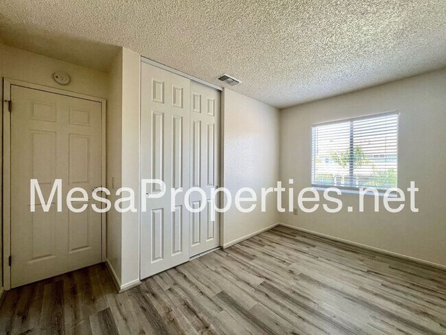 Building Photo - 11321 Oakwood Dr