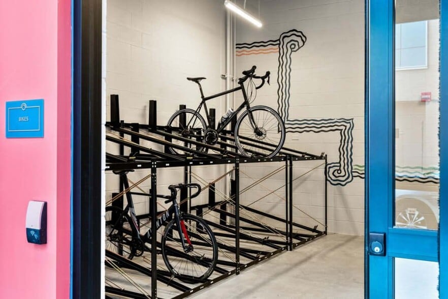 Building Photo - 1063 W Van Buren St