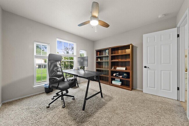 Building Photo - 3504 Flora Vista Loop