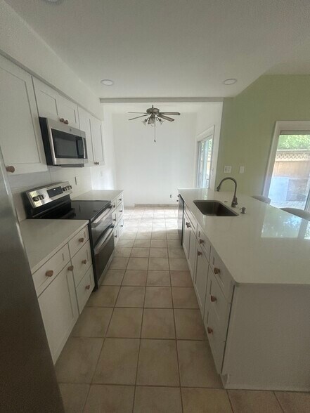 Building Photo - 4610 Islander Ct