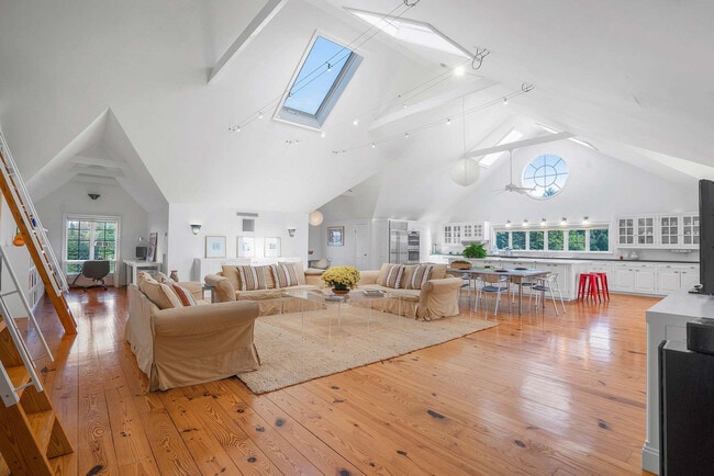 Primary Photo - 7470 Sound Ave