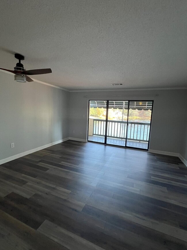 Building Photo - 108 Southlake Ct