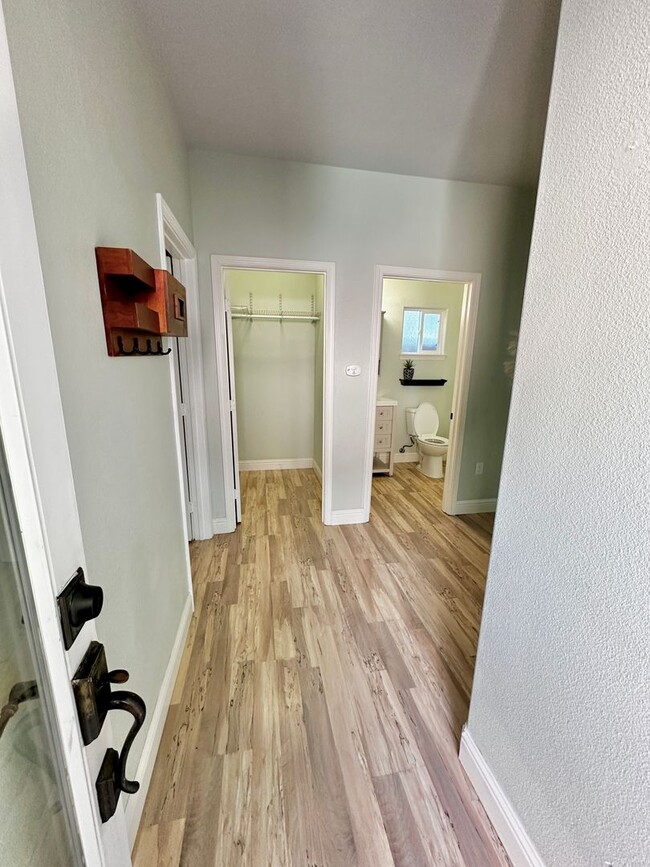 Building Photo - Spacious 1 Bedroom with RIVER TRAIL ACCESS!!