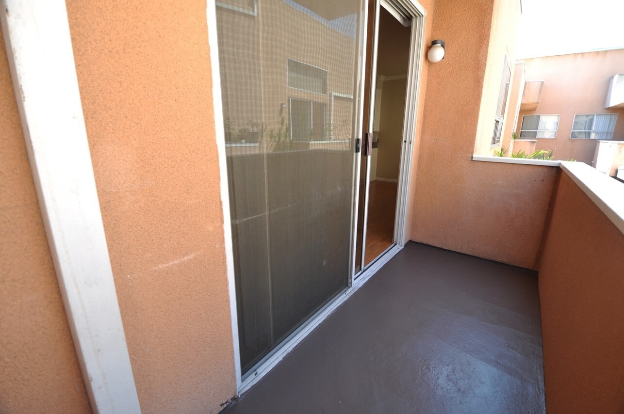 Building Photo - 11107 La Maida St