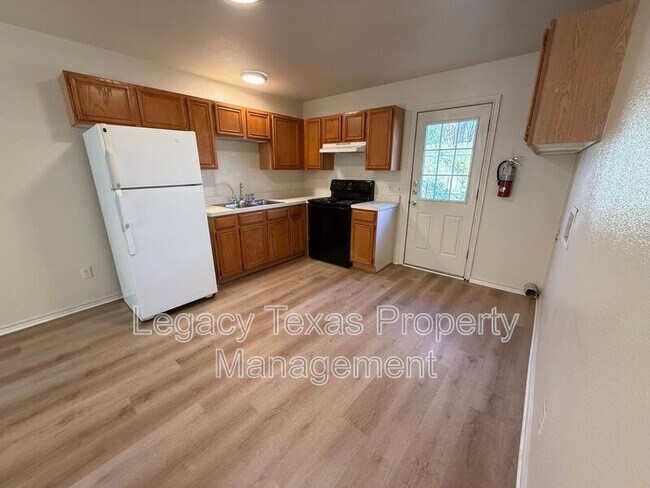 Building Photo - 701 Miracle Ln