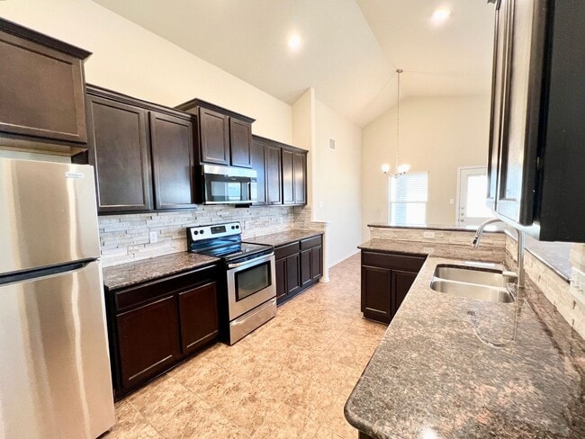 Building Photo - 3 Bed 2 Bath with an Office Space