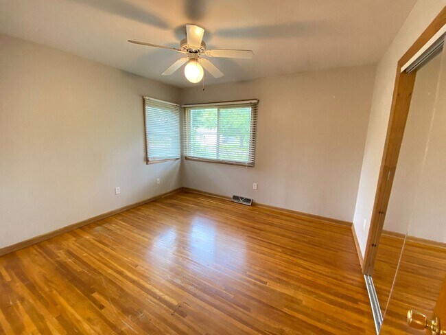 Building Photo - Now leasing for May 2026! Four Bed/Two Bath