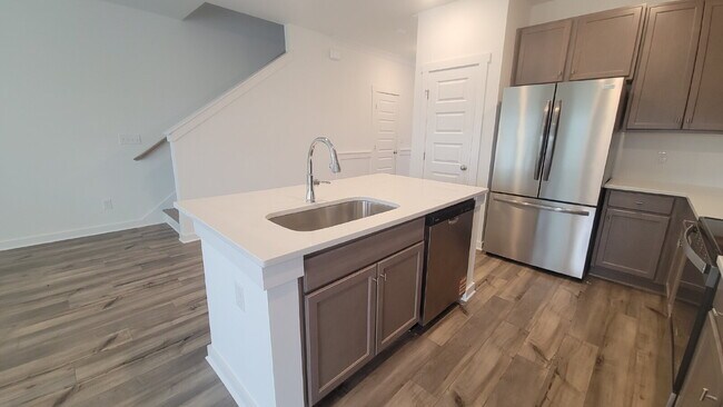 Building Photo - 7580 Discovery Pt Dr NW