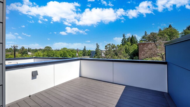 Building Photo - Modern Mount Baker Living