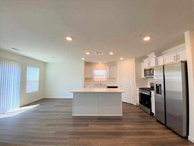 Building Photo - 1334 Ridge Dr