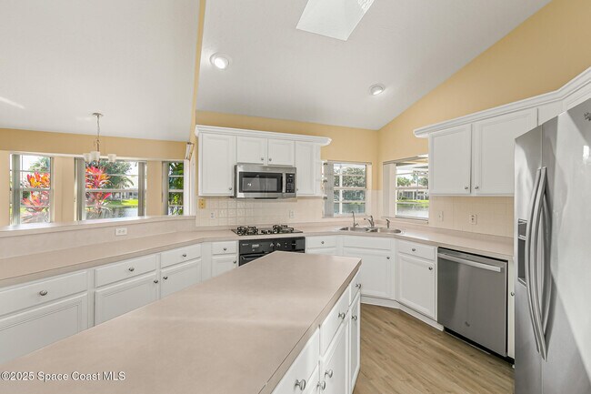 Building Photo - 1050 Fieldstone Dr