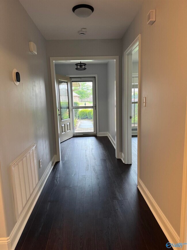 Building Photo - 212 Grantham Cir
